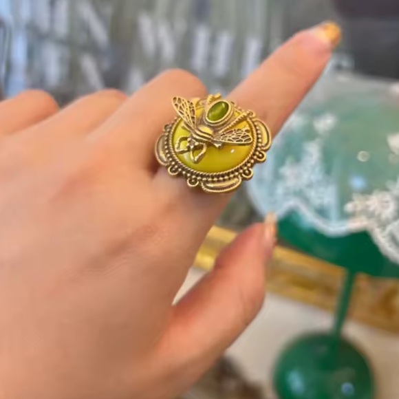 Antique Vintage Bee Yellow Brass Gold Fine Craftsmanship Ring - Picture 3 of 6